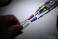 Paso 1 - Instalación de 2 clavijas hembras para uno de los extremos del cable que va del transformador a la barra de iluminación LED