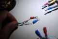 Paso 2 - Instalación de clavijas en el extremo del cable que será conectado a las salidas de 12V DC del transformador