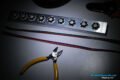 Paso 4 - Colocar cables de la parte superior e inferior en la barra de aluminio