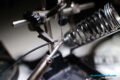 Paso 2- Sujetar el cable a conectar con las pinzas del modulo de asistencia para soldar